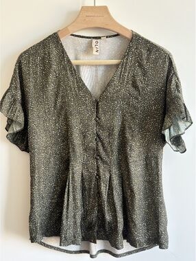 Dolan Left Coast Collection Flutter Sleeve Button Front Blouse Olive Print M